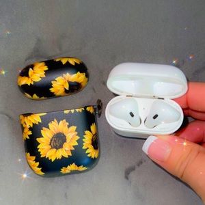 Apple AirPods with Charging case 2nd Generation